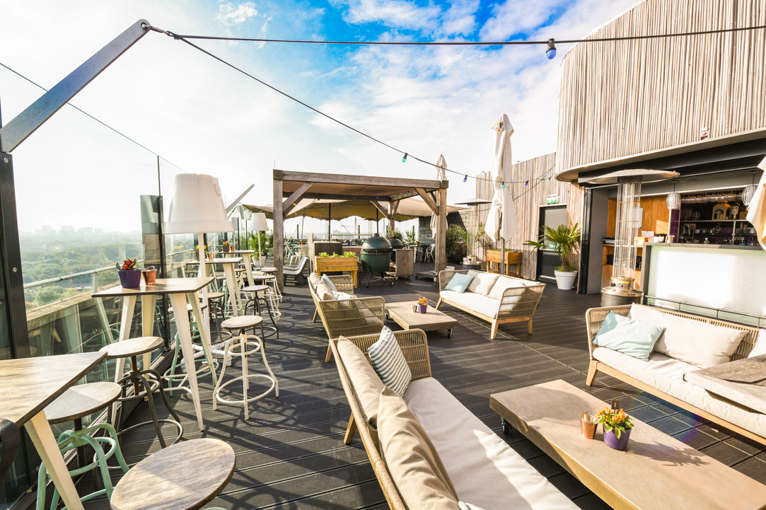 Dakterras van restaurant en cocktailbar Floor17 in Amsterdam