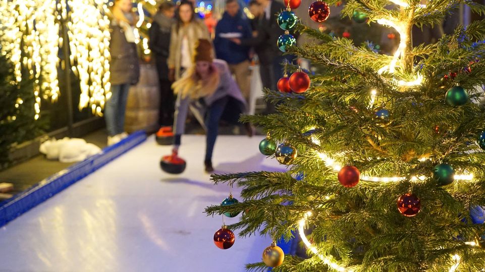 Curling at rooftop Floor17 Amsterdam